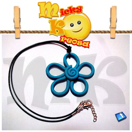 Collana con fiore celeste!